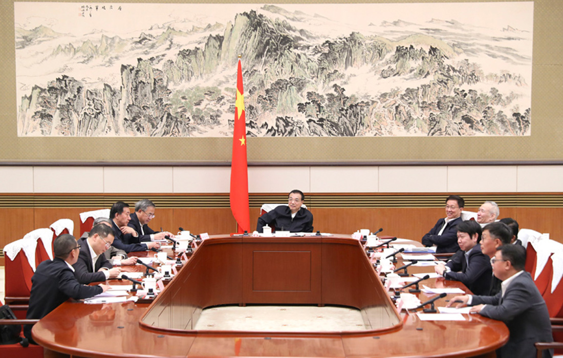 2019年11月12日，百乐博股份董事长温志芬等企业家代表出席经济局势专家和企业家座谈会并讲话。